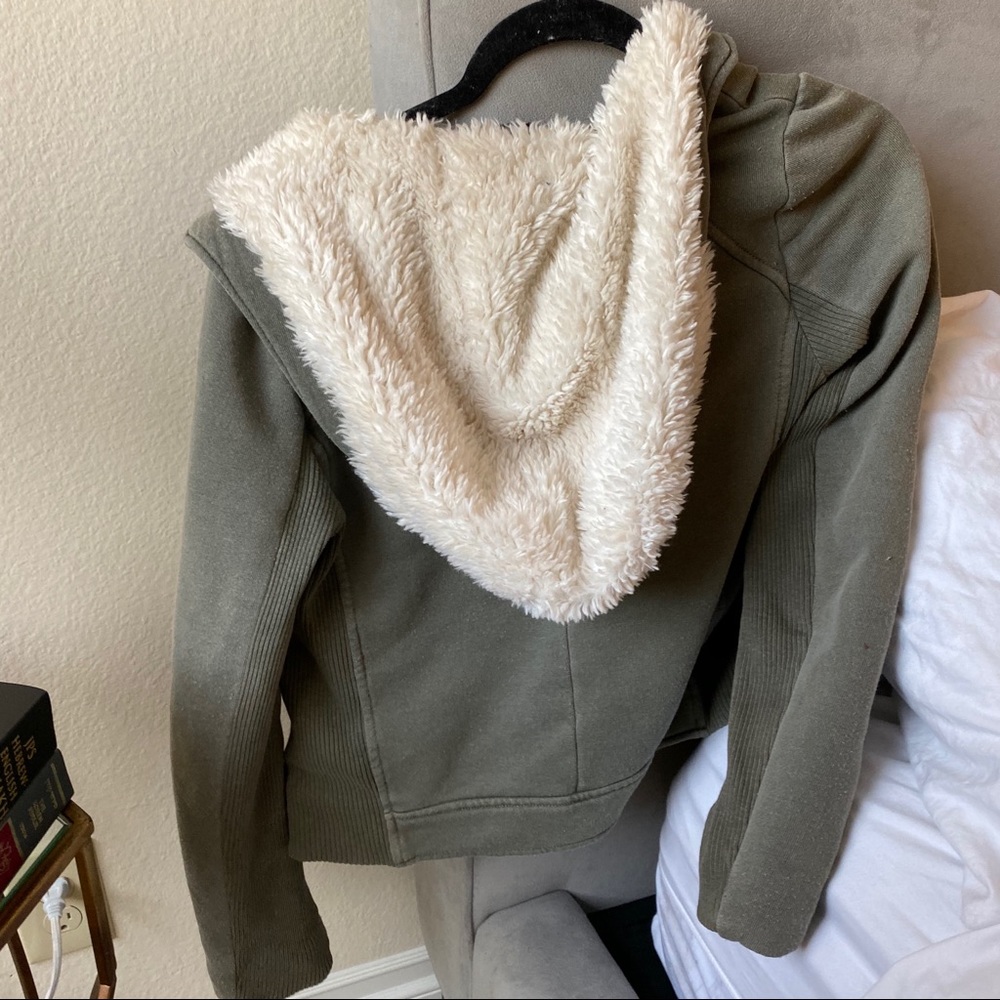 Splendid Jacket - Picture 2 of 3